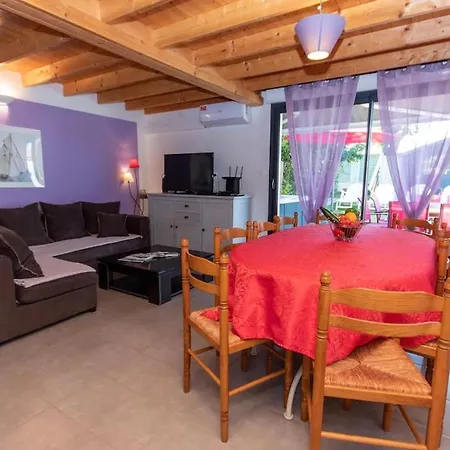 Villa Le Petit Port Du Loiron 17 Charente Maritime *